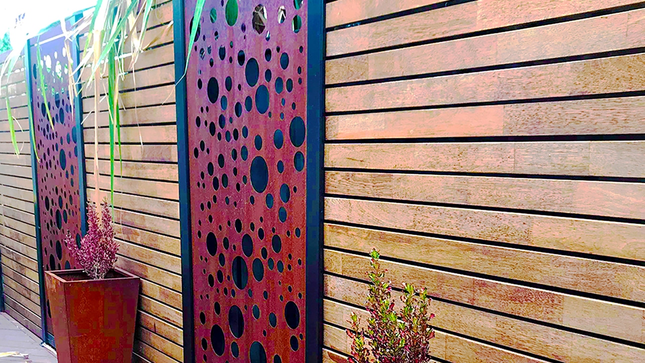 screen-up-freestanding-caitlyn-hosking-lifestyle