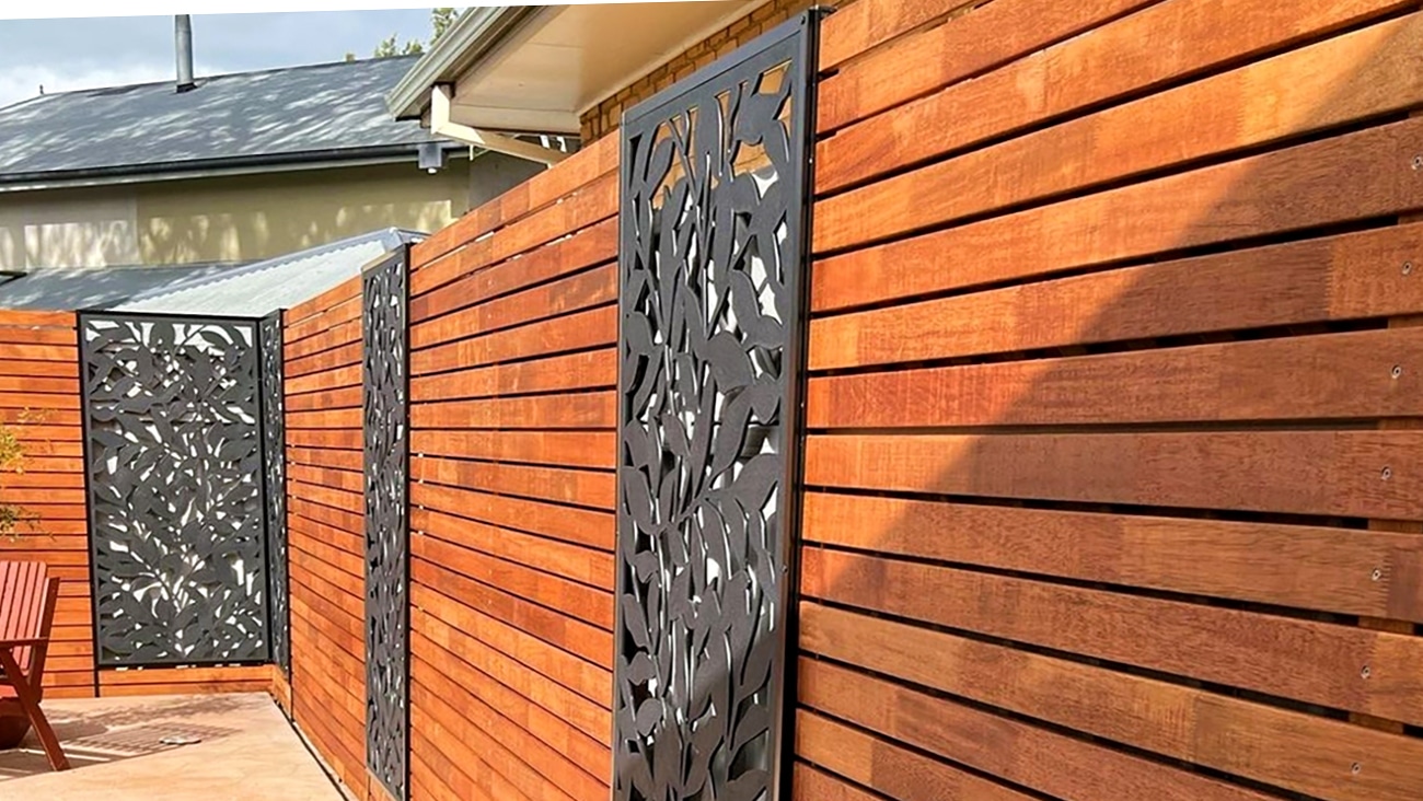 screen-up-freestanding-dolbylandscapes-lifestyle2