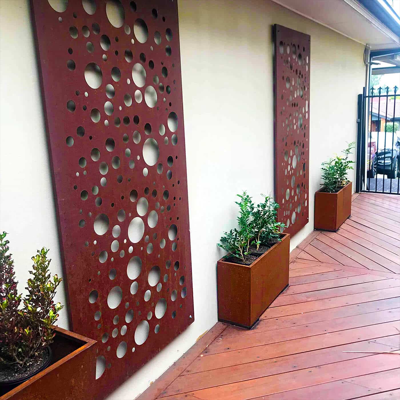 jack garden landscaping small backyards Oxy-screens planters square